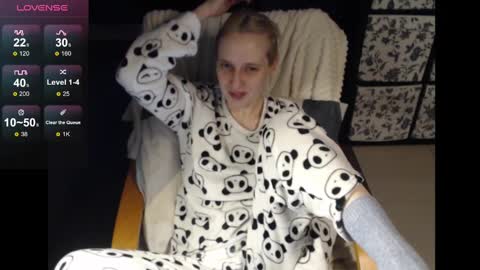 Snapshot of mrsluck chatting on February 10, 1:14 am Sasha online show from February 10, 1:14 am