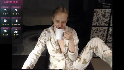 Snapshot of mrsluck chatting on February 17, 1:47 am Sasha online show from February 17, 1:47 am