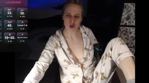 Snapshot of mrsluck chatting on February 26, 1:53 am Sasha online show from February 26, 1:53 am