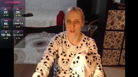 Snapshot of mrsluck chatting on March 1, 2:44 pm Sasha online show from March 1, 2:44 pm