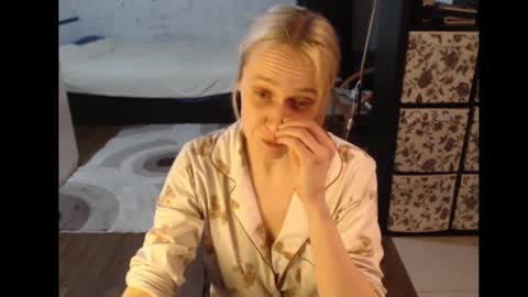 Snapshot of mrsluck chatting on March 9, 6:11 pm Sasha online show from March 9, 6:11 pm