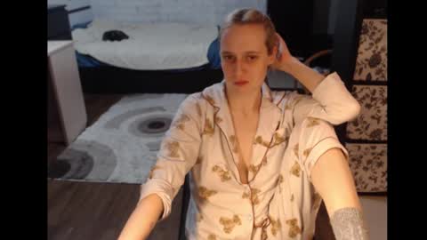 Snapshot of mrsluck chatting on March 12, 7:06 pm Sasha online show from March 12, 7:06 pm