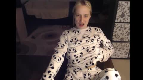 Snapshot of mrsluck chatting on September 14, 11:37 pm Sasha online show from September 14, 11:37 pm