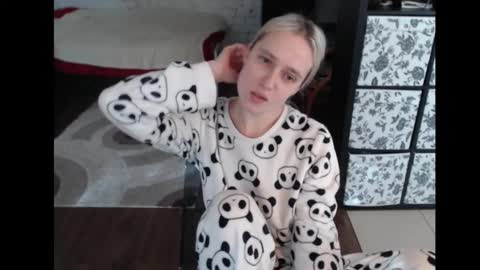 Snapshot of mrsluck chatting on September 30, 8:52 am Sasha online show from September 30, 8:52 am