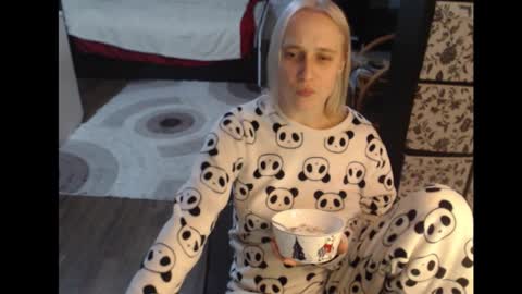 Snapshot of mrsluck chatting on October 1, 5:41 pm Sasha online show from October 1, 5:41 pm