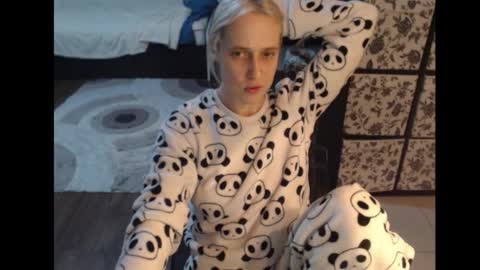 Snapshot of mrsluck chatting on October 27, 6:01 pm Sasha online show from October 27, 6:01 pm