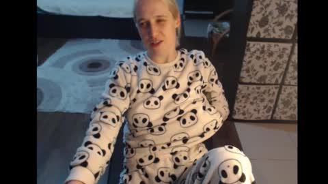 Snapshot of mrsluck chatting on November 5, 5:02 pm Sasha online show from November 5, 5:02 pm