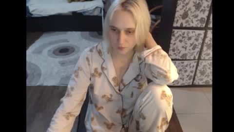 Snapshot of mrsluck chatting on November 13, 9:30 am Sasha online show from November 13, 9:30 am