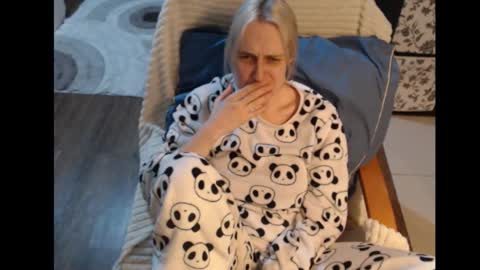 Snapshot of mrsluck chatting on November 17, 5:41 pm Sasha online show from November 17, 5:41 pm