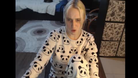 Snapshot of mrsluck chatting on November 18, 6:34 pm Sasha online show from November 18, 6:34 pm