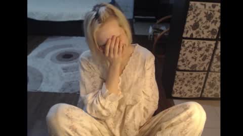 Snapshot of mrsluck chatting on November 24, 7:02 pm Sasha online show from November 24, 7:02 pm