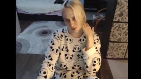 Snapshot of mrsluck chatting on November 27, 5:04 pm Sasha online show from November 27, 5:04 pm