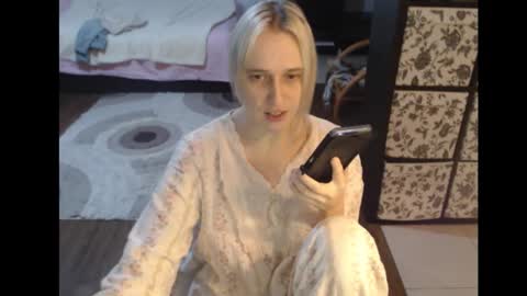 Snapshot of mrsluck chatting on December 2, 12:43 pm Sasha online show from December 2, 12:43 pm