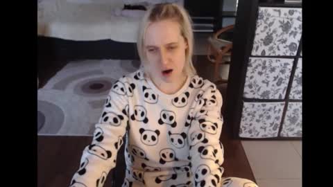 Snapshot of mrsluck chatting on December 15, 9:13 am Sasha online show from December 15, 9:13 am