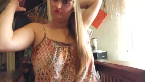 Snapshot of mrsluna19 chatting on October 15, 3:01 pm MrsLuna19 online show from October 15, 3:01 pm