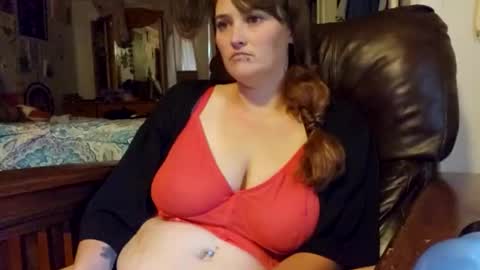 Snapshot of mrsluna19 chatting on October 24, 2:24 pm MrsLuna19 online show from October 24, 2:24 pm