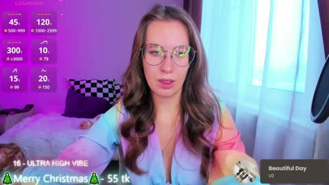 Snapshot of ms_allison chatting on December 25, 10:28 am Allison online show from December 25, 10:28 am