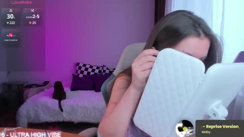 Snapshot of ms_allison chatting on February 9, 11:47 am Allison online show from February 9, 11:47 am