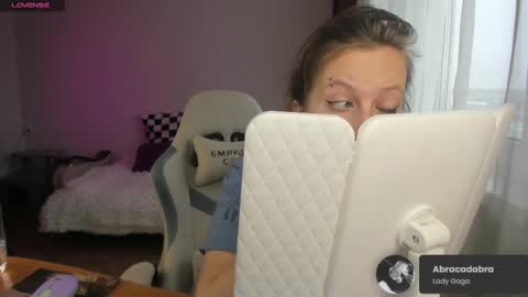 Snapshot of ms_allison chatting on February 13, 11:17 am Allison online show from February 13, 11:17 am