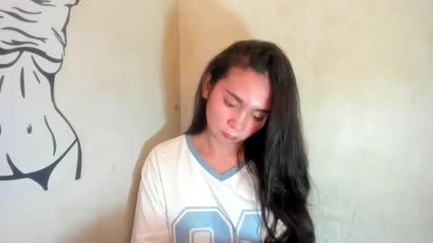 Lella online show from April 3, 4:05 pm