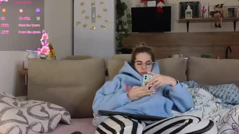 Snapshot of ms_foryou chatting on January 17, 4:17 am Ms ForYOU online show from January 17, 4:17 am