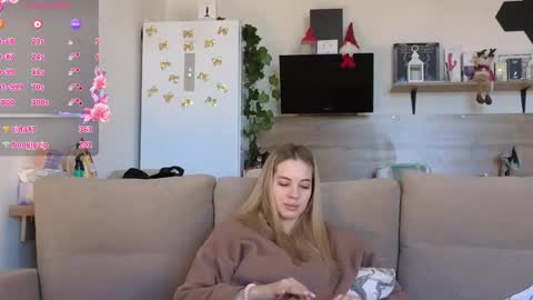 Snapshot of ms_foryou chatting on January 22, 6:52 am Ms ForYOU online show from January 22, 6:52 am