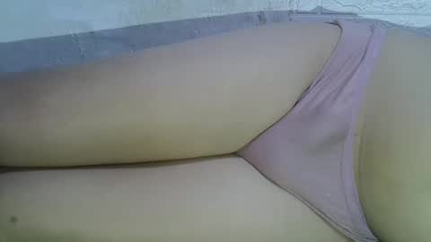 Snapshot of mscumshotter chatting on December 25, 2:03 am mscumshotter online show from December 25, 2:03 am