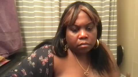 Snapshot of msjonemillion chatting on February 13, 6:41 am Chocolate Candy Stick online show from February 13, 6:41 am