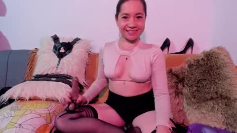 Snapshot of msjustine4u chatting on December 16, 1:31 am Miss Justine online show from December 16, 1:31 am
