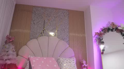 Snapshot of mssburbuja chatting on November 25, 3:06 am Manuela online show from November 25, 3:06 am