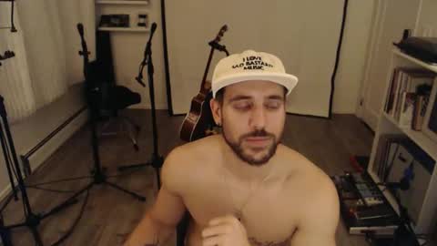 Snapshot of muchachote_ chatting on December 20, 4:41 am muchachote_ online show from December 20, 4:41 am