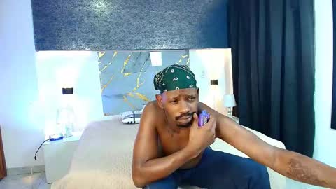 Snapshot of muller_asher chatting on November 16, 12:05 am Muller Asher online show from November 16, 12:05 am