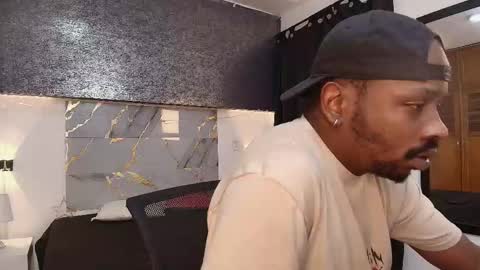 Snapshot of muller_asher chatting on December 14, 4:40 am Muller Asher online show from December 14, 4:40 am