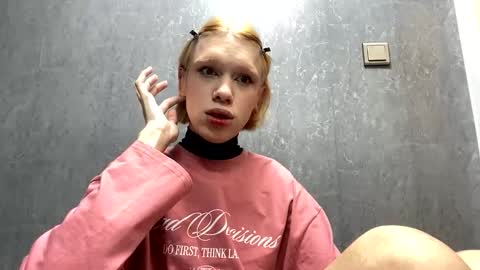 Snapshot of mun_poli chatting on November 18, 9:52 pm Polik online show from November 18, 9:52 pm