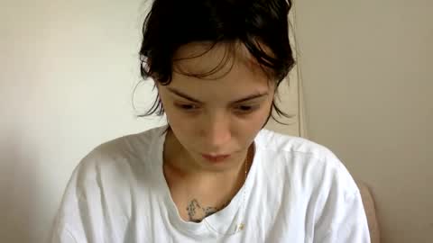 Snapshot of munchi_ chatting on January 22, 2:14 pm online show from January 22, 2:14 pm