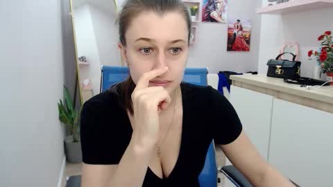 Snapshot of muriel_elvin chatting on October 20, 8:15 am muriel_elvin online show from October 20, 8:15 am