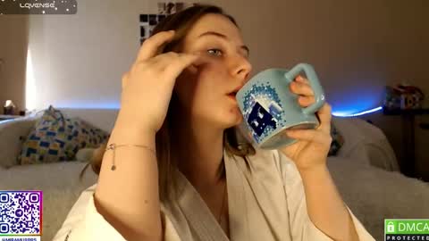 Snapshot of murrrworren chatting on February 22, 11:46 am Mira online show from February 22, 11:46 am