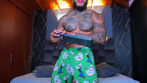 Snapshot of muscle_man19 chatting on December 27, 1:22 am Nick online show from December 27, 1:22 am