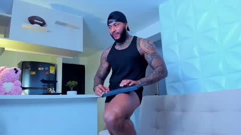 Snapshot of muscle_man19 chatting on February 15, 2:47 am Nick online show from February 15, 2:47 am