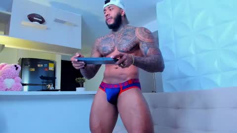 Snapshot of muscle_man19 chatting on February 20, 3:23 am Nick online show from February 20, 3:23 am