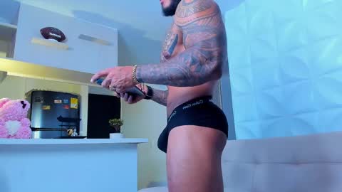 Snapshot of muscle_man19 chatting on February 21, 12:27 am Nick online show from February 21, 12:27 am