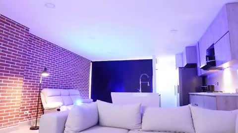 Snapshot of muscle_man19 chatting on November 2, 12:18 pm Nick online show from November 2, 12:18 pm