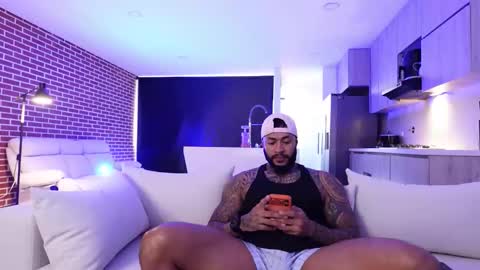 Snapshot of muscle_man19 chatting on November 3, 12:39 pm Nick online show from November 3, 12:39 pm