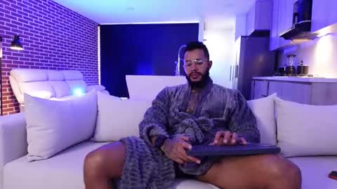 Snapshot of muscle_man19 chatting on November 7, 11:32 am Nick online show from November 7, 11:32 am