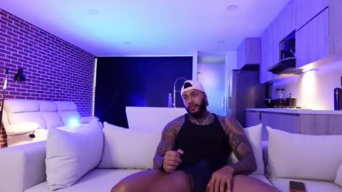 Snapshot of muscle_man19 chatting on November 12, 11:10 am Nick online show from November 12, 11:10 am