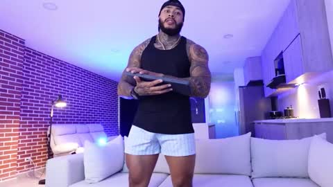 Snapshot of muscle_man19 chatting on November 23, 12:05 pm Nick online show from November 23, 12:05 pm