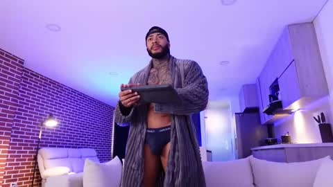 Snapshot of muscle_man19 chatting on November 27, 1:07 am Nick online show from November 27, 1:07 am