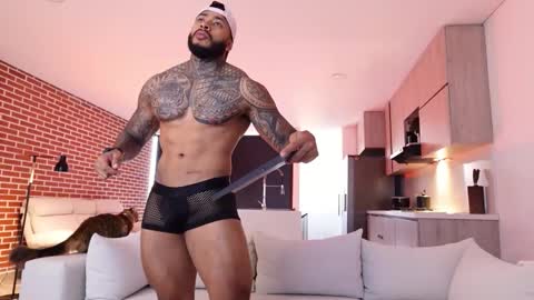 Snapshot of muscle_man19 chatting on November 29, 1:30 am Nick online show from November 29, 1:30 am