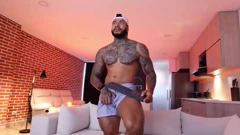 Snapshot of muscle_man19 chatting on December 2, 12:49 am Nick online show from December 2, 12:49 am