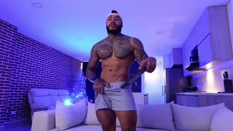 Snapshot of muscle_man19 chatting on December 5, 12:47 pm Nick online show from December 5, 12:47 pm